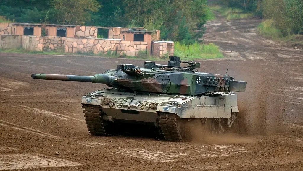 资料图：德国“豹”式主战坦克（来源：央视今日关注）
