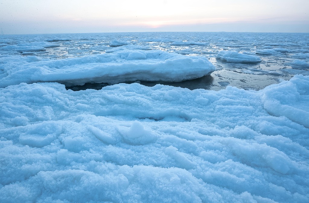 北极冬季海冰图片