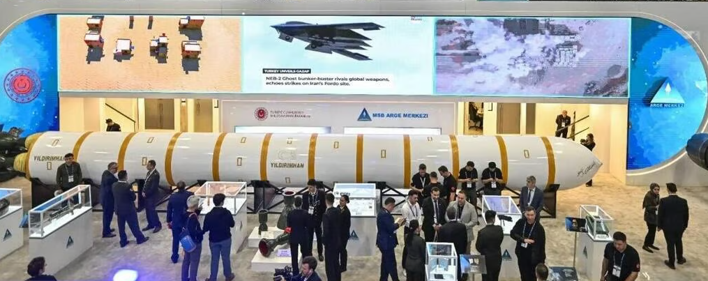 图为5月5日在土耳其国际防务与航空航天工业展览会上亮相的“闪电可汗”洲际弹道导弹。图源：外媒