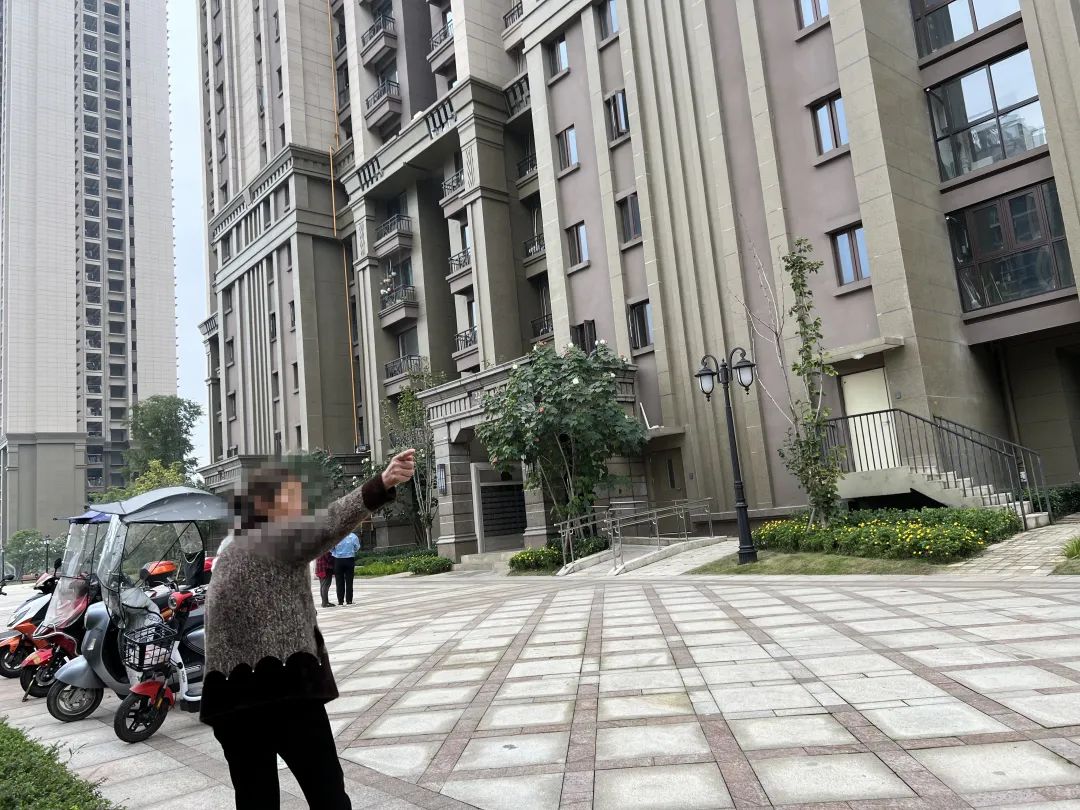 被狗咬伤女童还没醒来，“事发时在楼上都听到喊救命”