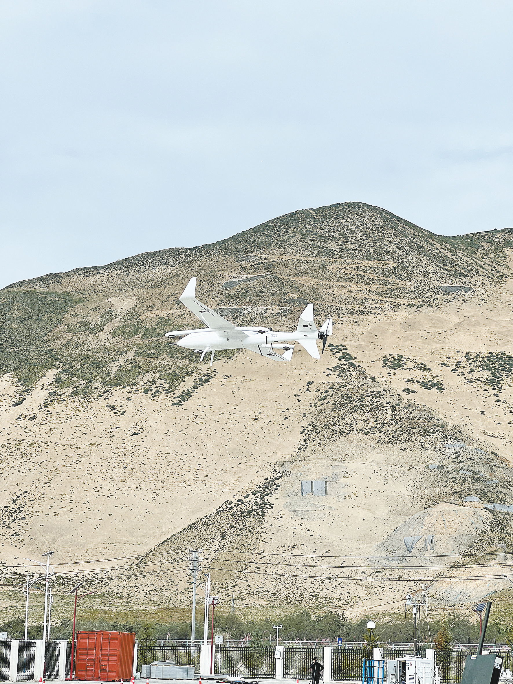 正在试飞的“苍鹰-39”无人机 李迅典摄