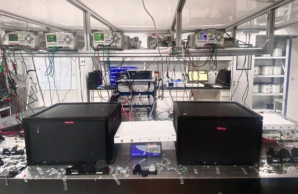 图为北京量子信息科学研究院量子密钥分发实验室。新华社记者 张漫子 摄