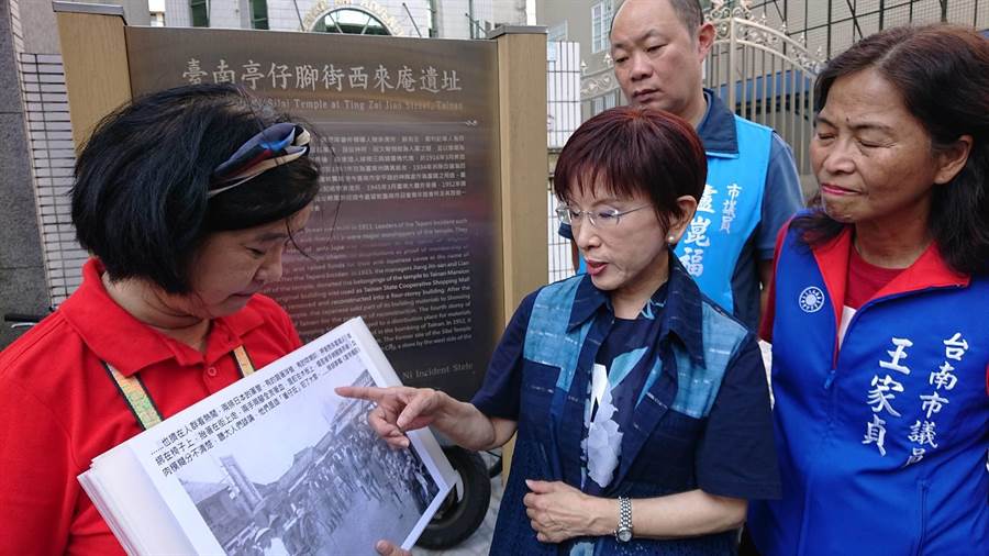 洪秀柱（中）（图源：台湾“中时电子报”）