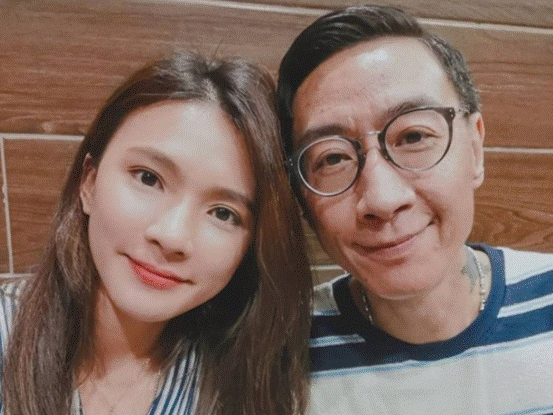 陈匡荣(右)与妻子 资料图 图自香港东网