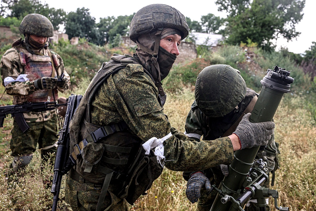乌克兰赫尔松,俄罗斯空降部队的士兵出现在一个战斗岗位