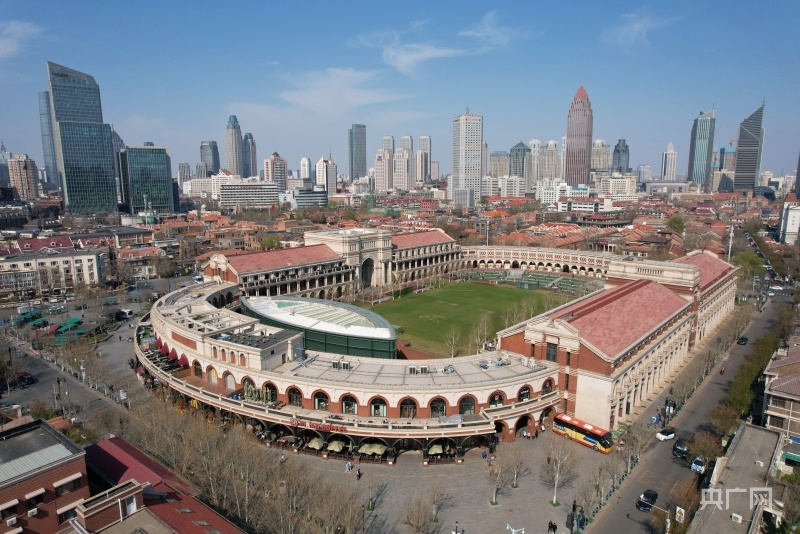 俯瞰"五大道"景区民园广场(央广网记者 周思杨 摄)