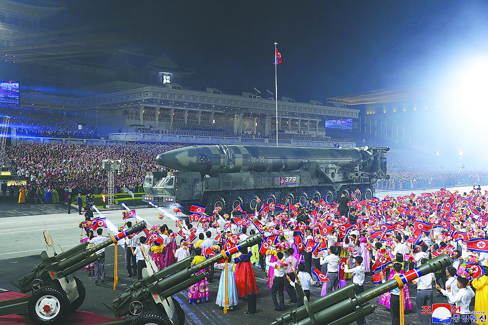 朝鲜阅兵亮出罕见新装备韩媒很惊讶这是哪来的