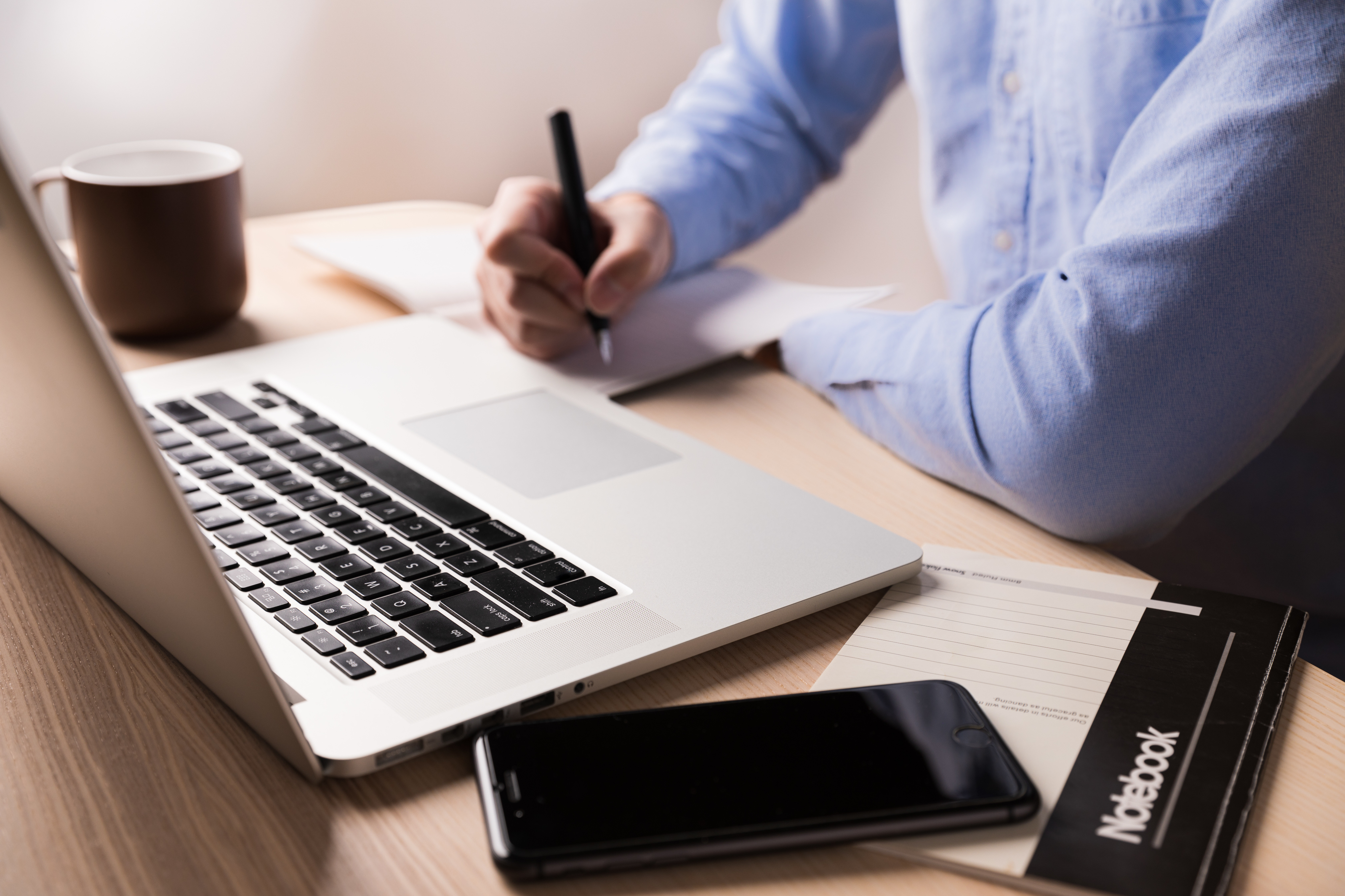 英媒英国一项新法案有望允许员工从入职第一天起就居家办公