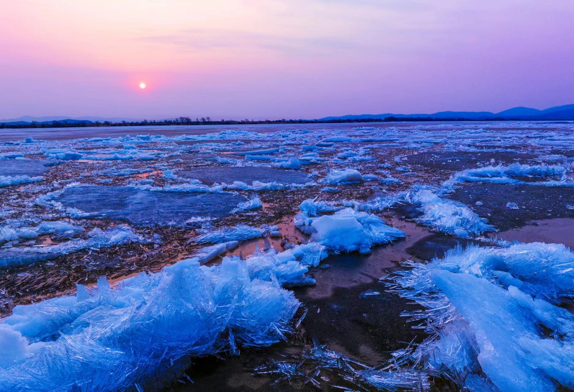 壮观乌苏里江浩浩荡荡跑冰排