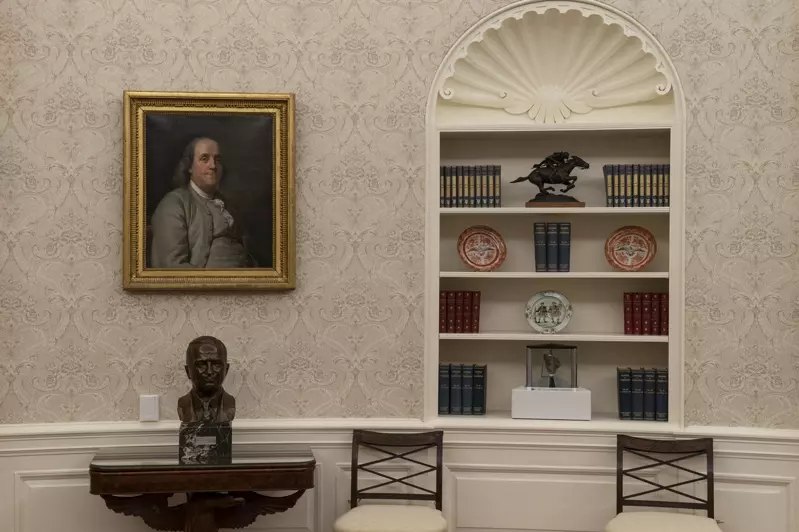 开国元勋富兰克林画像和前总统杜鲁门雕像（美联社）