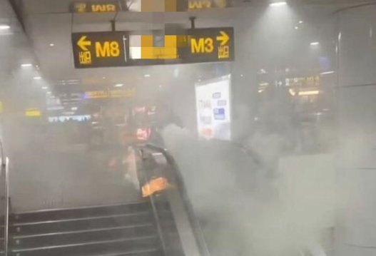 台北车站捷运站19日傍晚传出“烟雾弹”攻击事件。图源：台媒