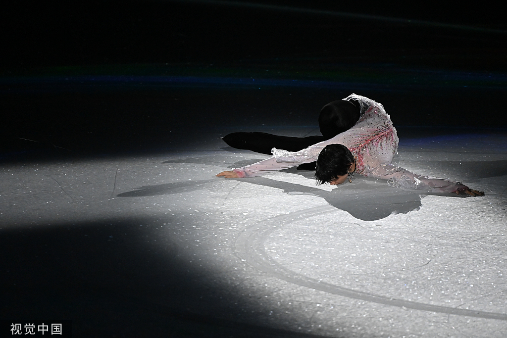 羽生结弦完成退役后首场表演