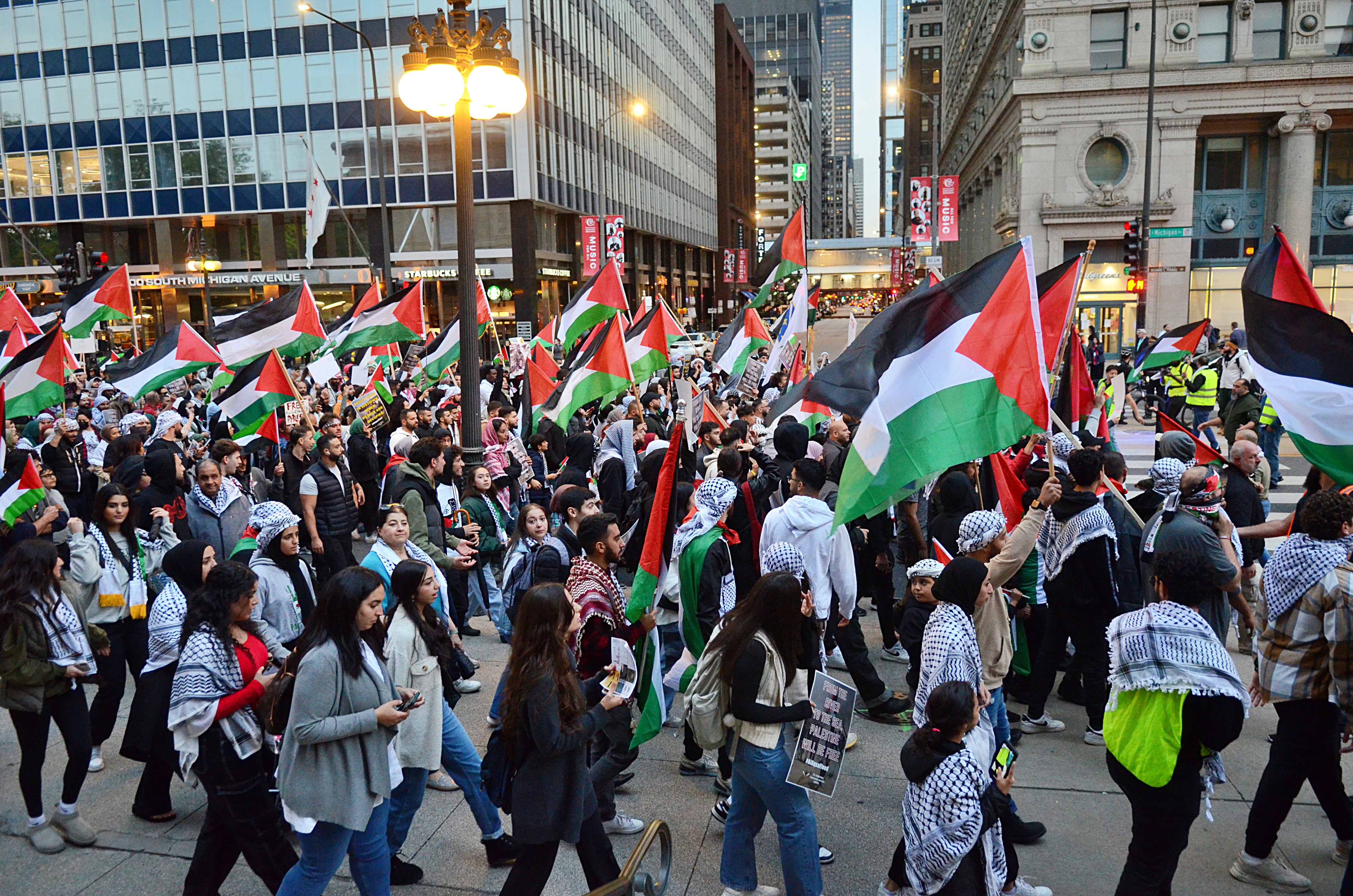 美国芝加哥民众集会游行声援巴勒斯坦