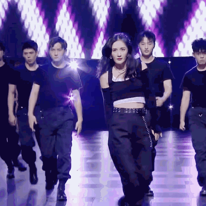 娜姐slay谢娜晒超a女团舞台照在线圈粉