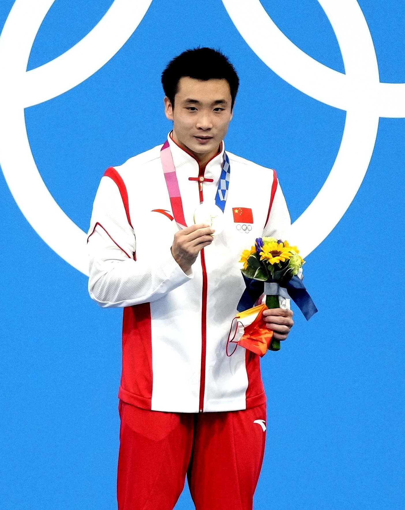 包揽金银！曹缘夺得跳水男子10米台金牌 杨健夺得银牌