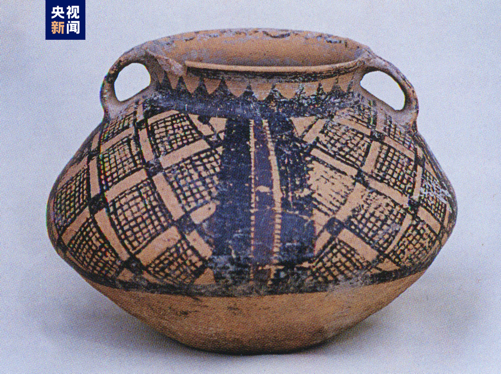 △瓦罐嘴墓地（双耳彩陶罐）