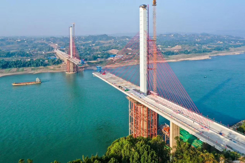 创世界记录泸州市白沙长江大桥顺利合龙