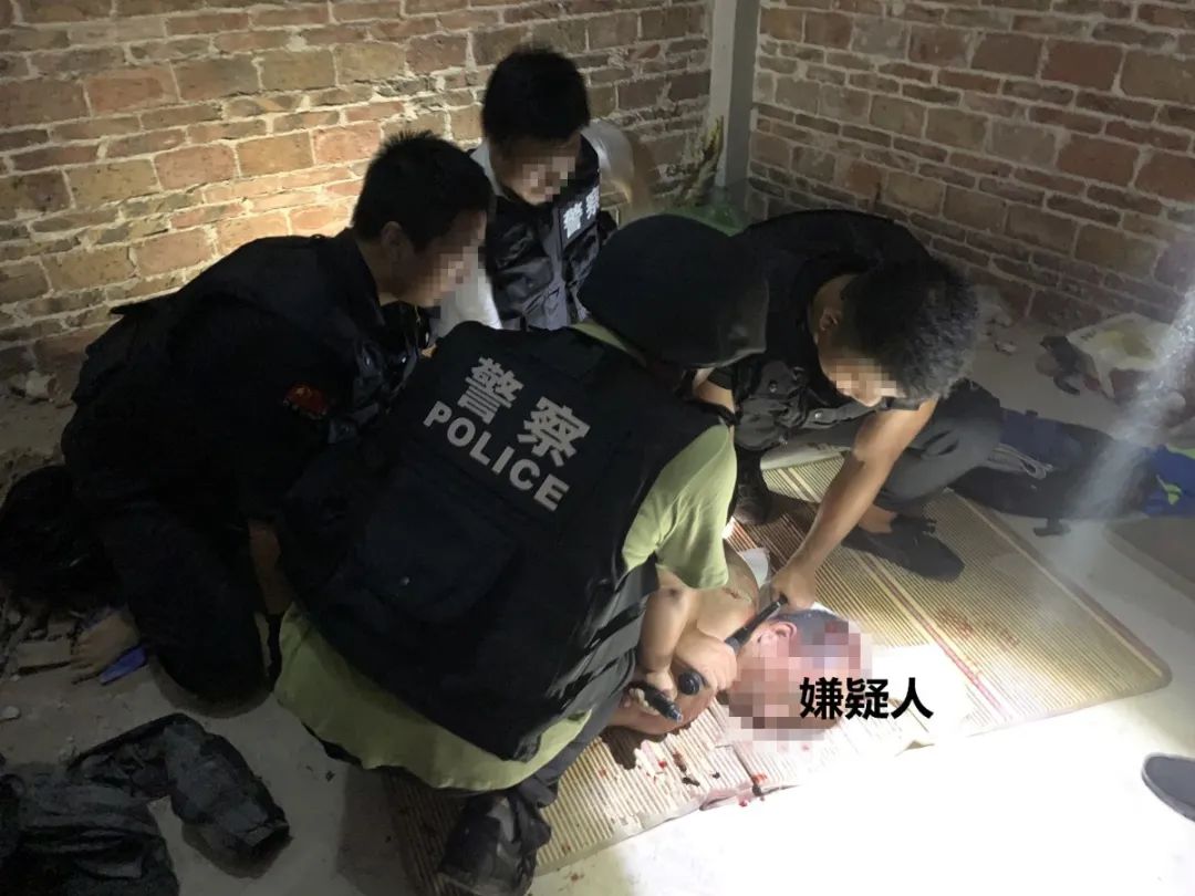云南昆明一小区发生伤人事件，当地：一90后女子被砍伤，警方已介入_凤凰网视频_凤凰网