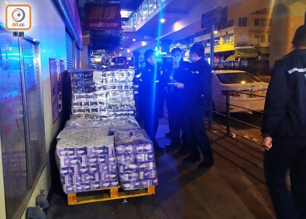 警方到场调查（图源：香港“东网”）