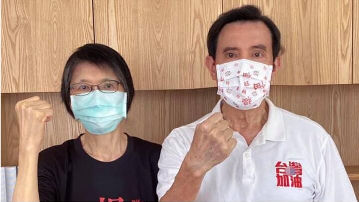 馬英九（右）與妻子周美青（左）。 圖自“TVBS新聞網”