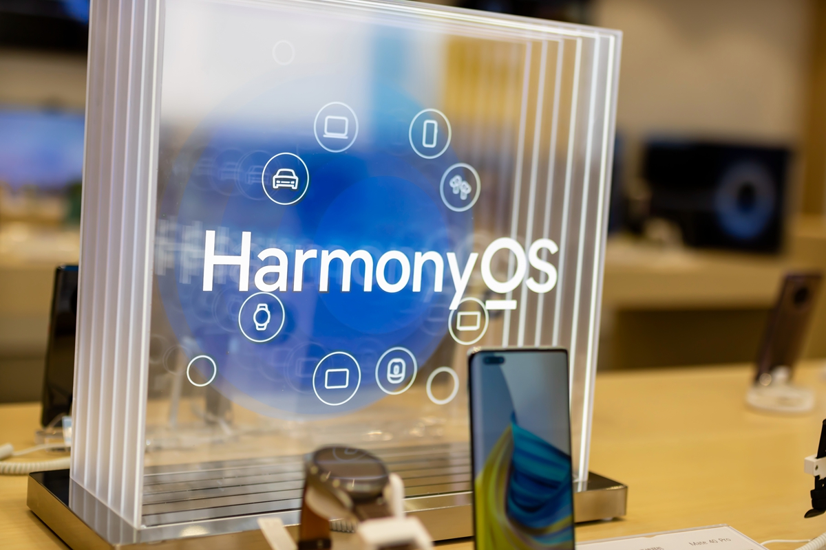 华为鸿蒙系统正式发布 线下体验店新品同步上架展示
