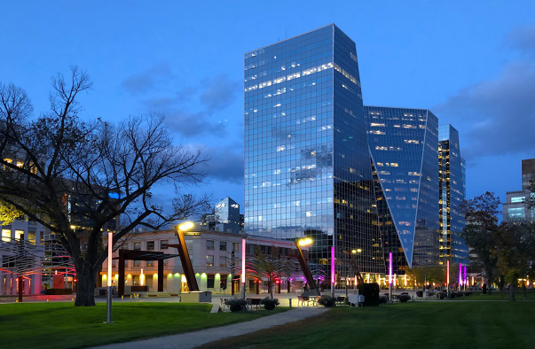 旅游宣传口号乱用"女王"梗,加拿大里贾纳市道歉