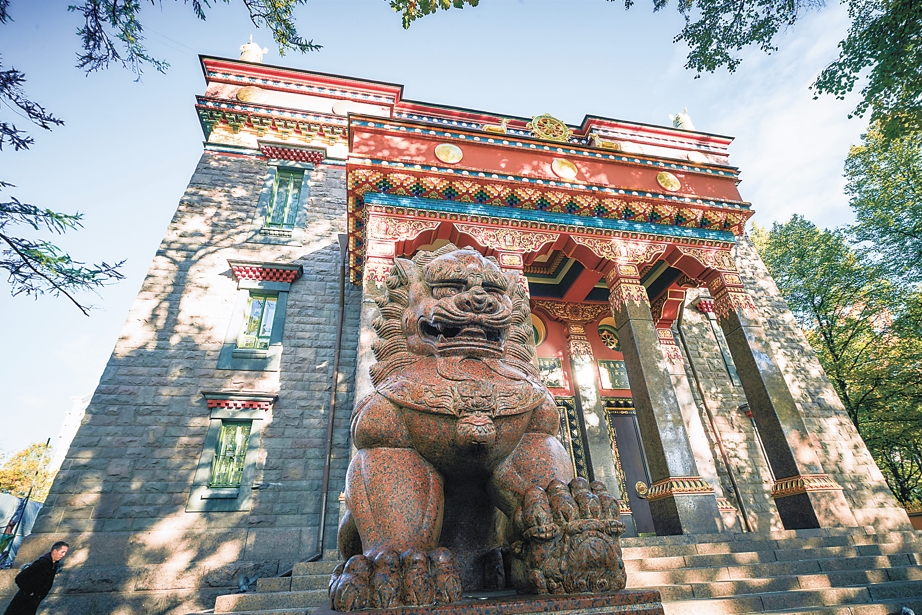 图为圣彼得堡佛教寺院“贡泽乔内扎仓寺”