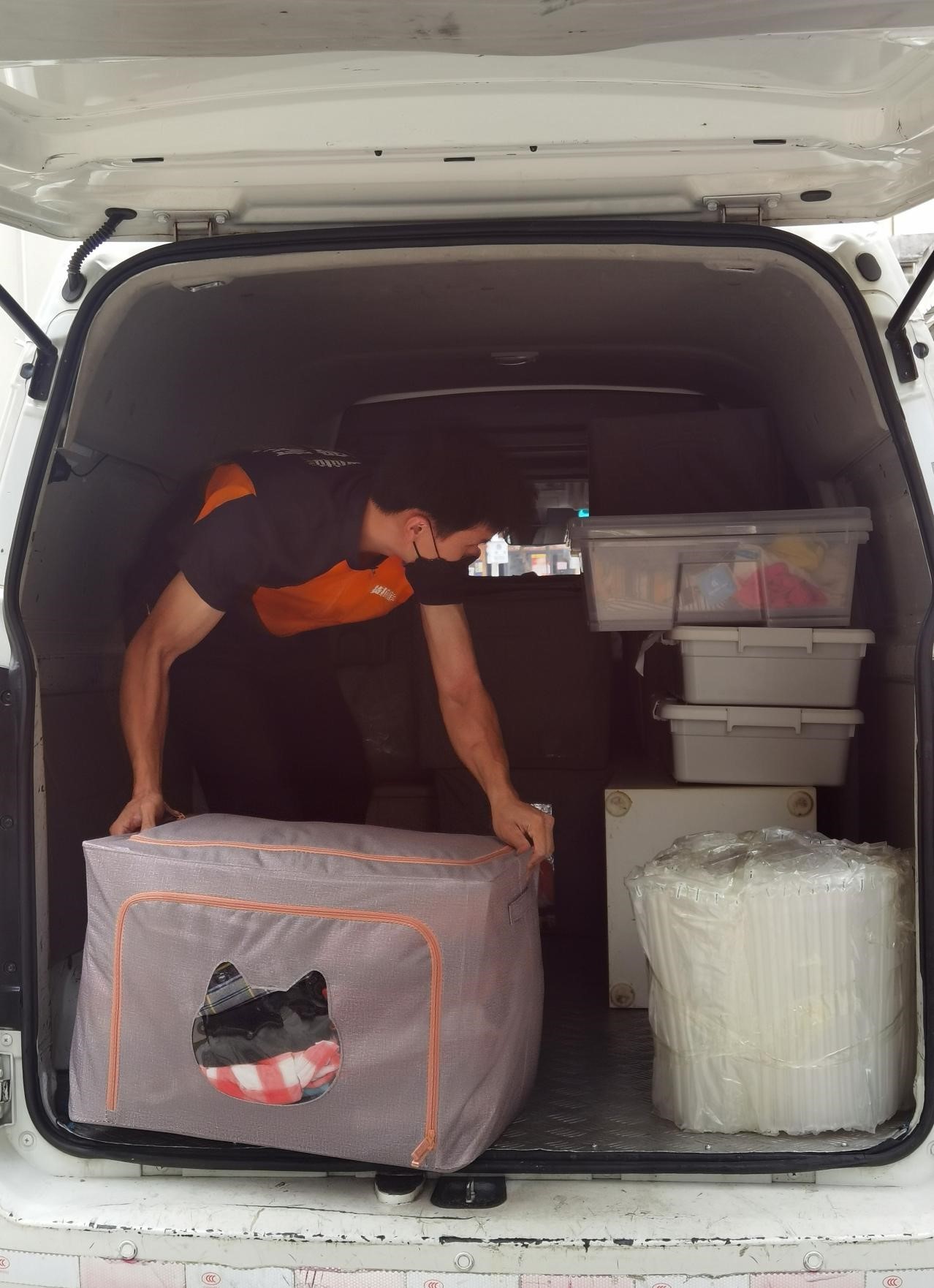 深圳打工人的苦乐货拉拉搬家小哥都知道