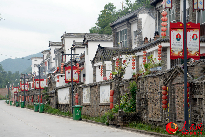 近年来,三合村精准"把脉"乡村治理,实现脱贫致富.人民网 鄂智超  摄