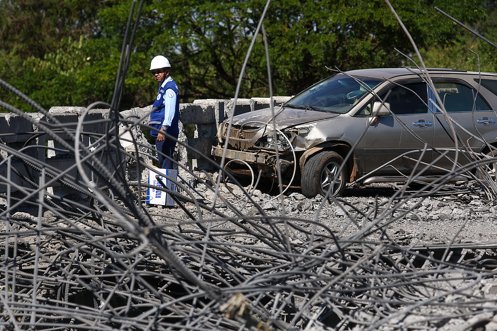 12月20日，柬埔寨奥多棉吉省，连接奥多棉吉省和暹粒省的一座主要桥梁遭到轰炸。（视觉中国）