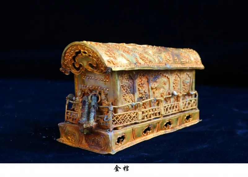 佛牙一枝,释迦佛舍利一瓶,定光佛舍利一瓶,观音菩萨舍利一瓶,金棺两口