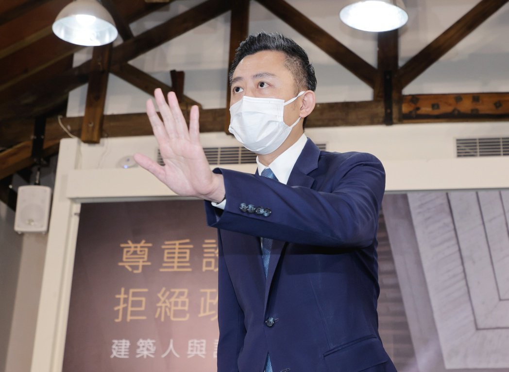 台大核定撤销林智坚硕士学位，图为林智坚9日上午在岛内一活动记者会上。图自联合新闻网