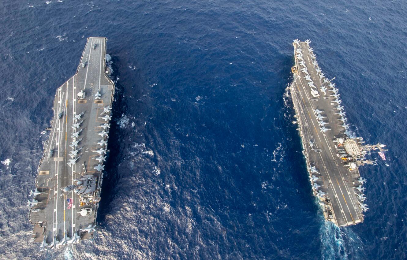 美国海军开展双航母训练