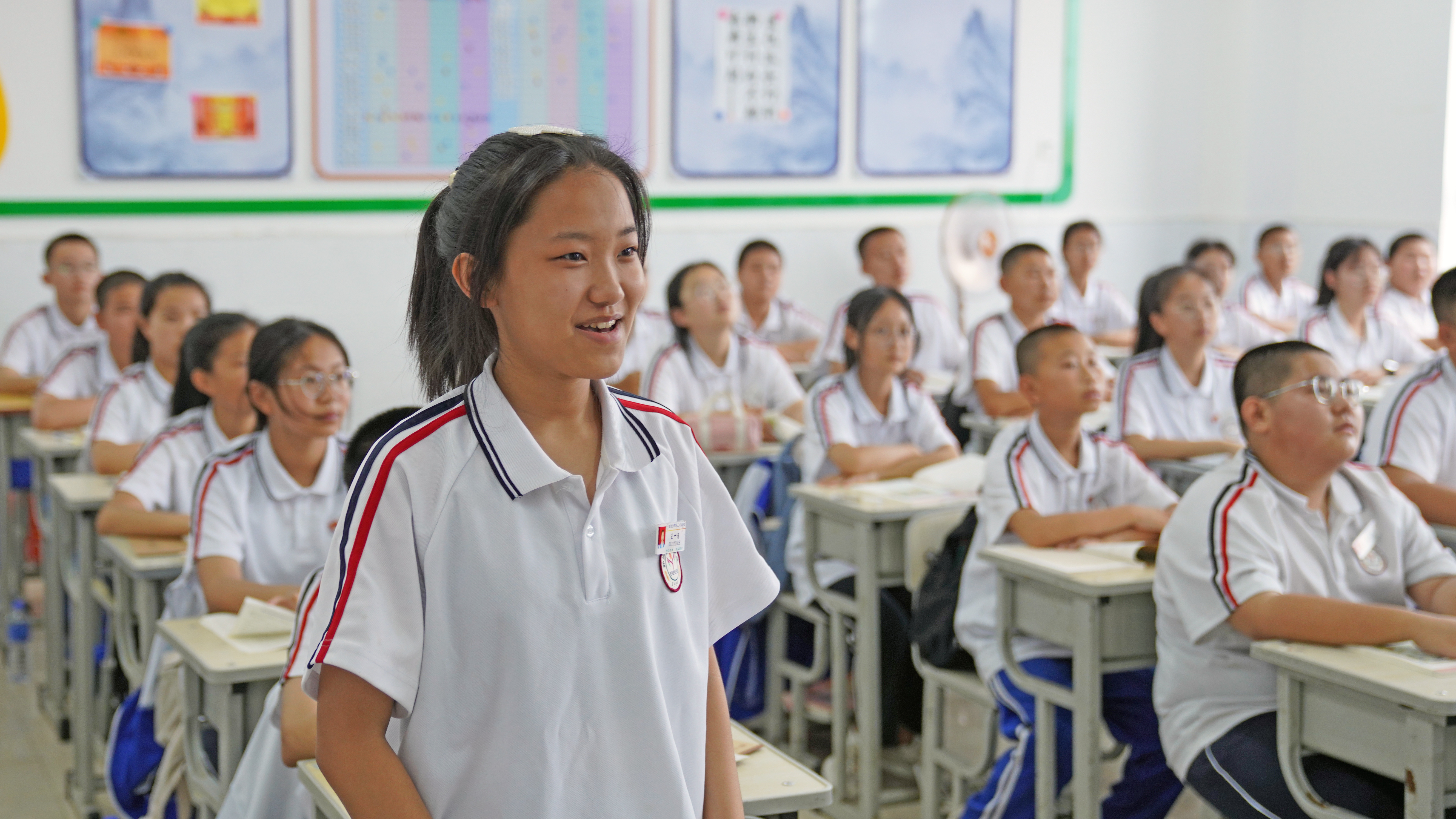 8月21日,舒兰市第三中学校学生在教室内回答老师提问石天蛟/摄