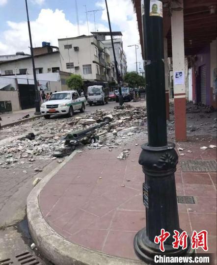 地震后的街道。 傅杨伟供图