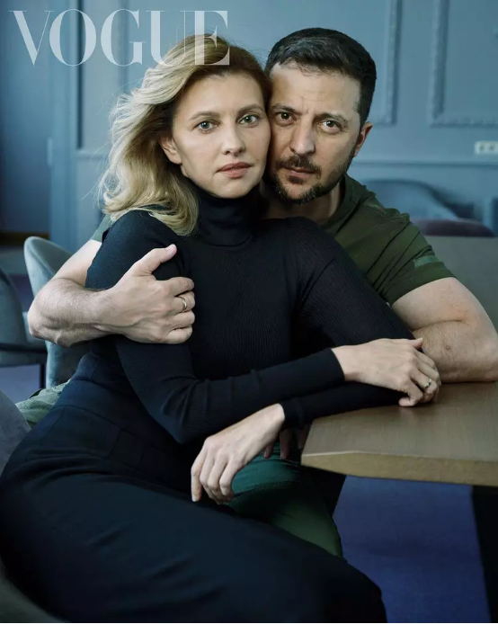 7月底，美国时尚杂志《Vogue》发布泽连斯基与其妻子合影等多张照片