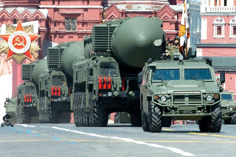 俄罗斯在阅兵中展示的洲际弹道导弹