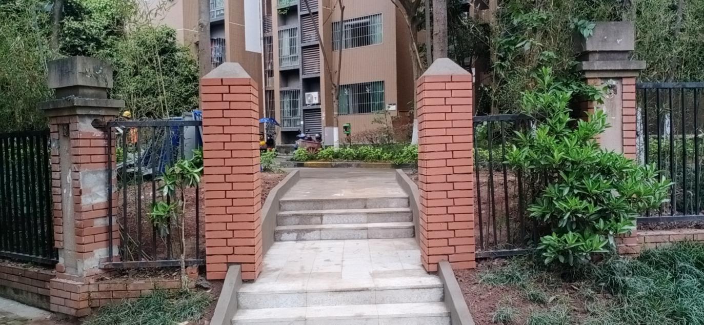 重庆鱼嘴镇依法推动和韵家园小区南区新增人行出入口