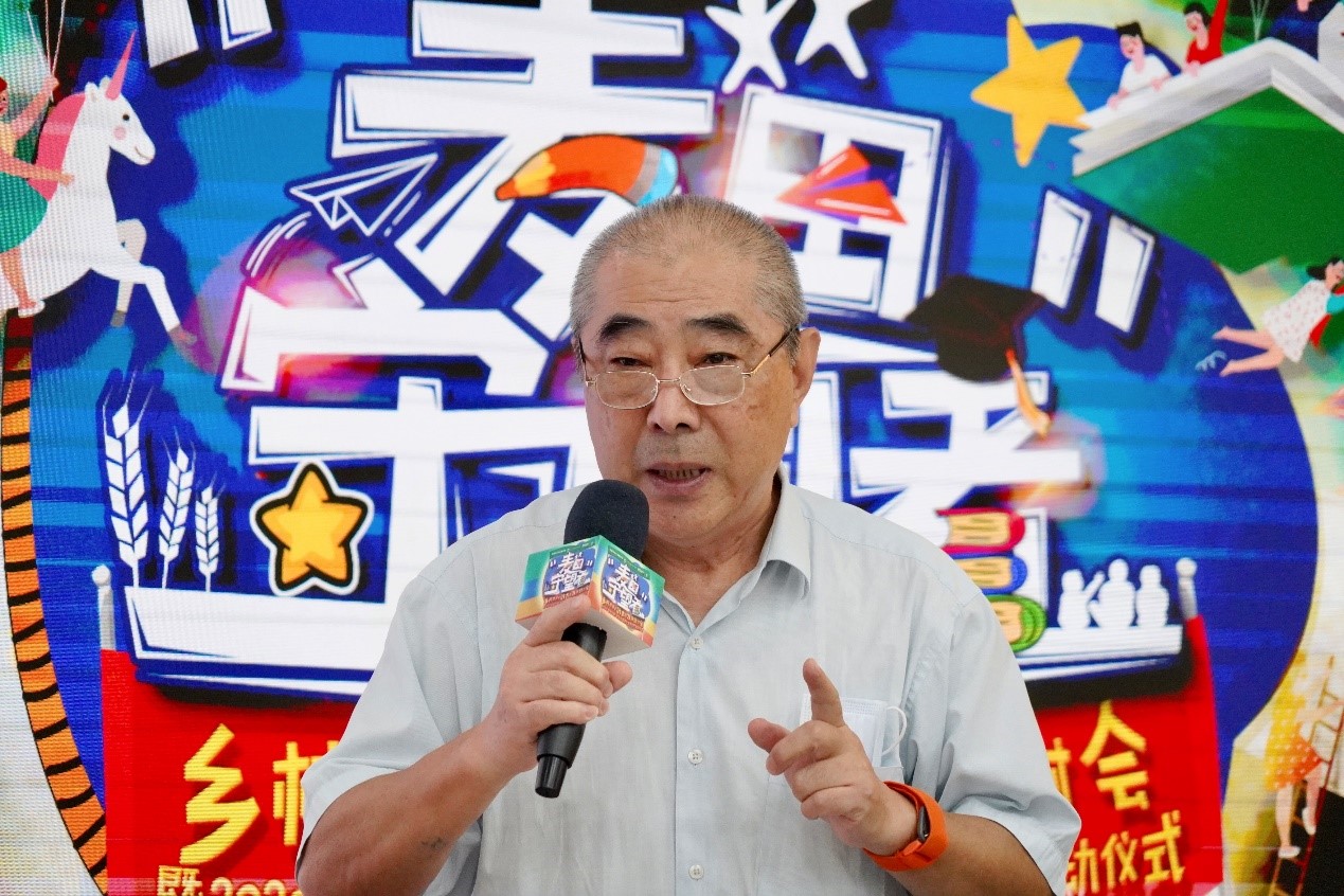 北京大学教育学院教授,北大附中原校长,云南兴隆美丽小学首任校长康健