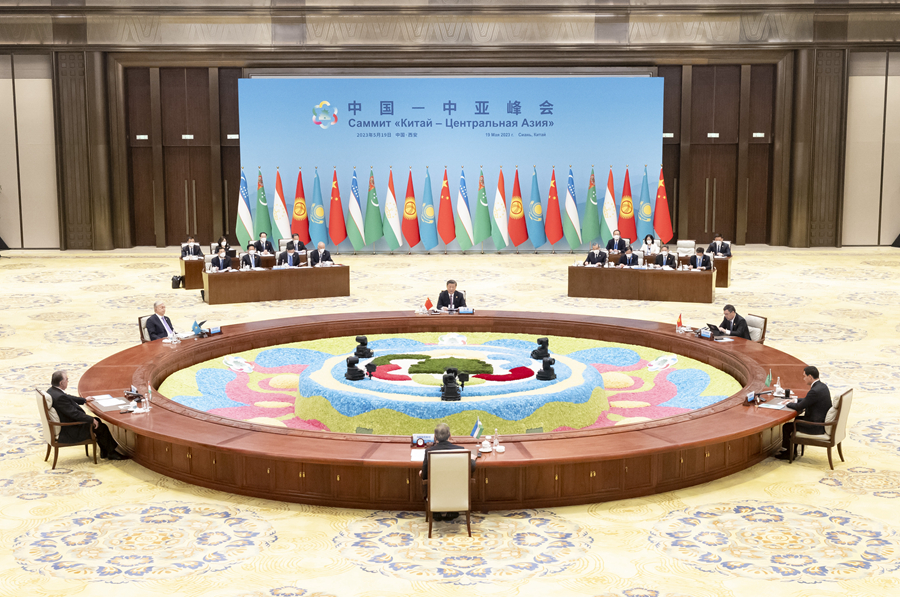 5月19日上午，国家主席习近平在陕西省西安市主持首届中国－中亚峰会并发表题为《携手建设守望相助、共同发展、普遍安全、世代友好的中国－中亚命运共同体》的主旨讲话。哈萨克斯坦总统托卡耶夫、吉尔吉斯斯坦总统扎帕罗夫、塔吉克斯坦总统拉赫蒙、土库曼斯坦总统别尔德穆哈梅多夫、乌兹别克斯坦总统米尔济约耶夫出席。新华社记者 丁海涛 摄