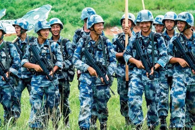 亮相春晚现场的空军少校,是什么来头?