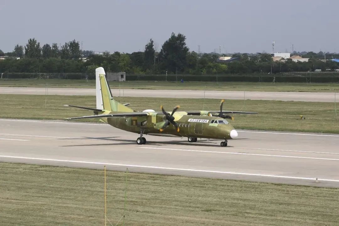 新舟60灭火机成功完成平台首次试飞