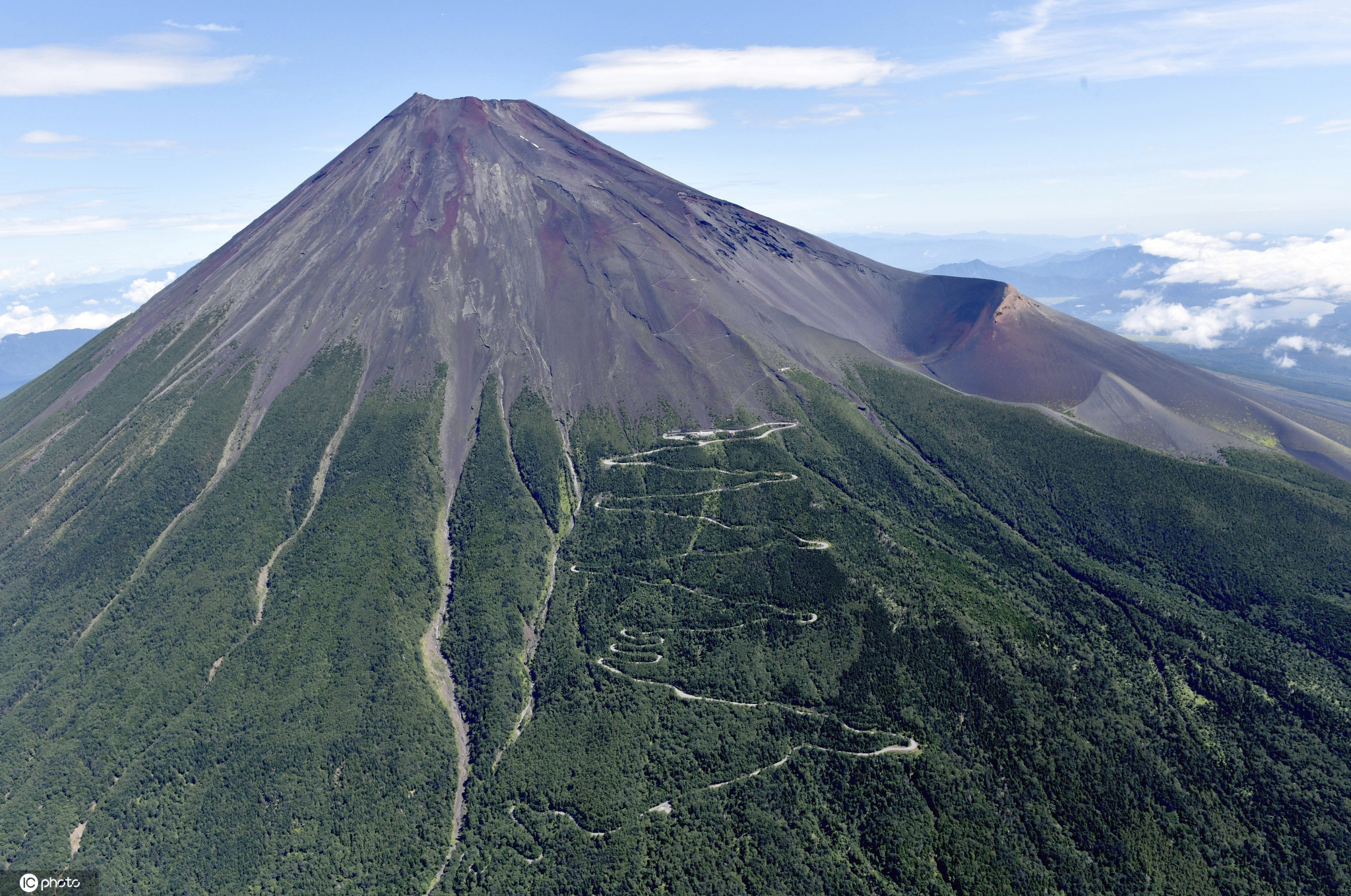 富士山60年来首次封山4条登山步道全部关闭