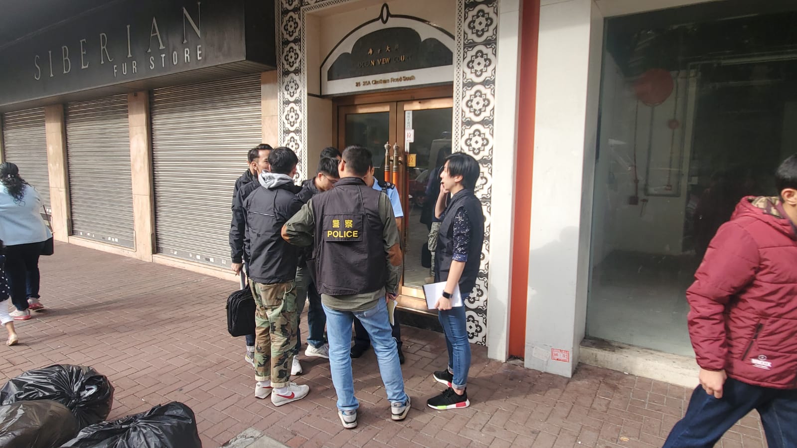 警方到场调查(图源:台湾“头条日报”)