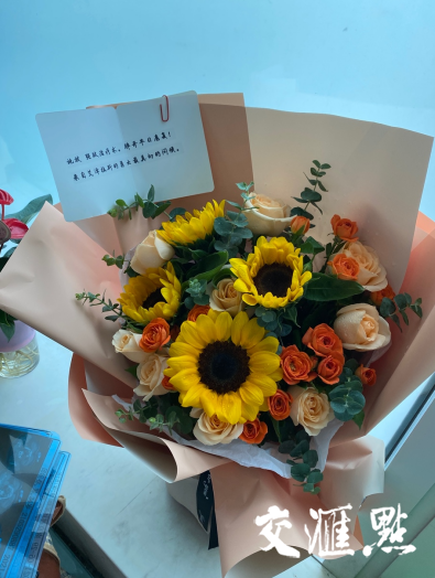 全网为他点赞南京胖哥好友他的车没被撞他下车是见义勇为