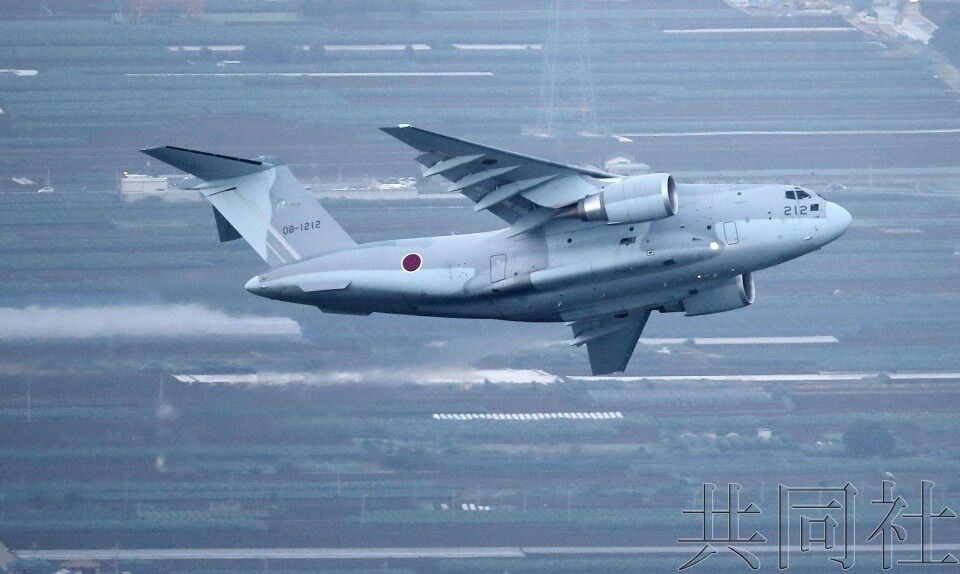 日本航空自卫队的C-2运输机起飞