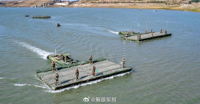 直击舟桥兵渡河工程保障演练现场