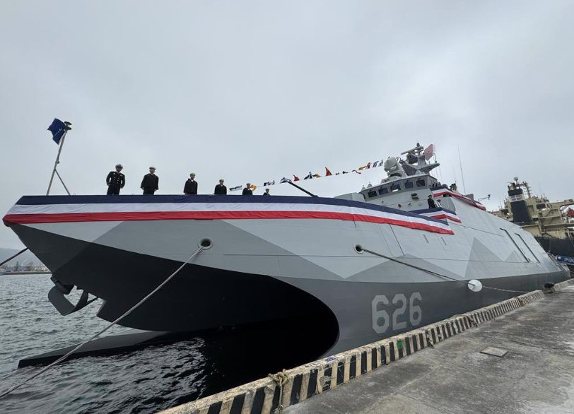 台媒称，台海军“沱江”级万江军舰26日交舰。 图自台湾中时新闻网