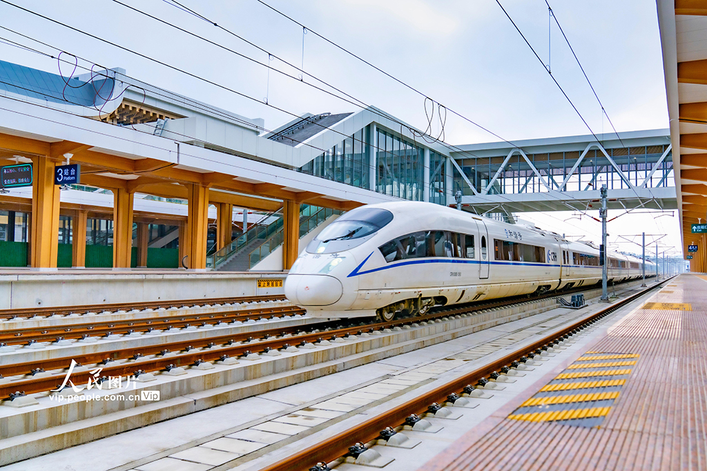 经杭昌高铁至黟县东站后,沿着池黄高铁驶向池州站方向进行列车运行图