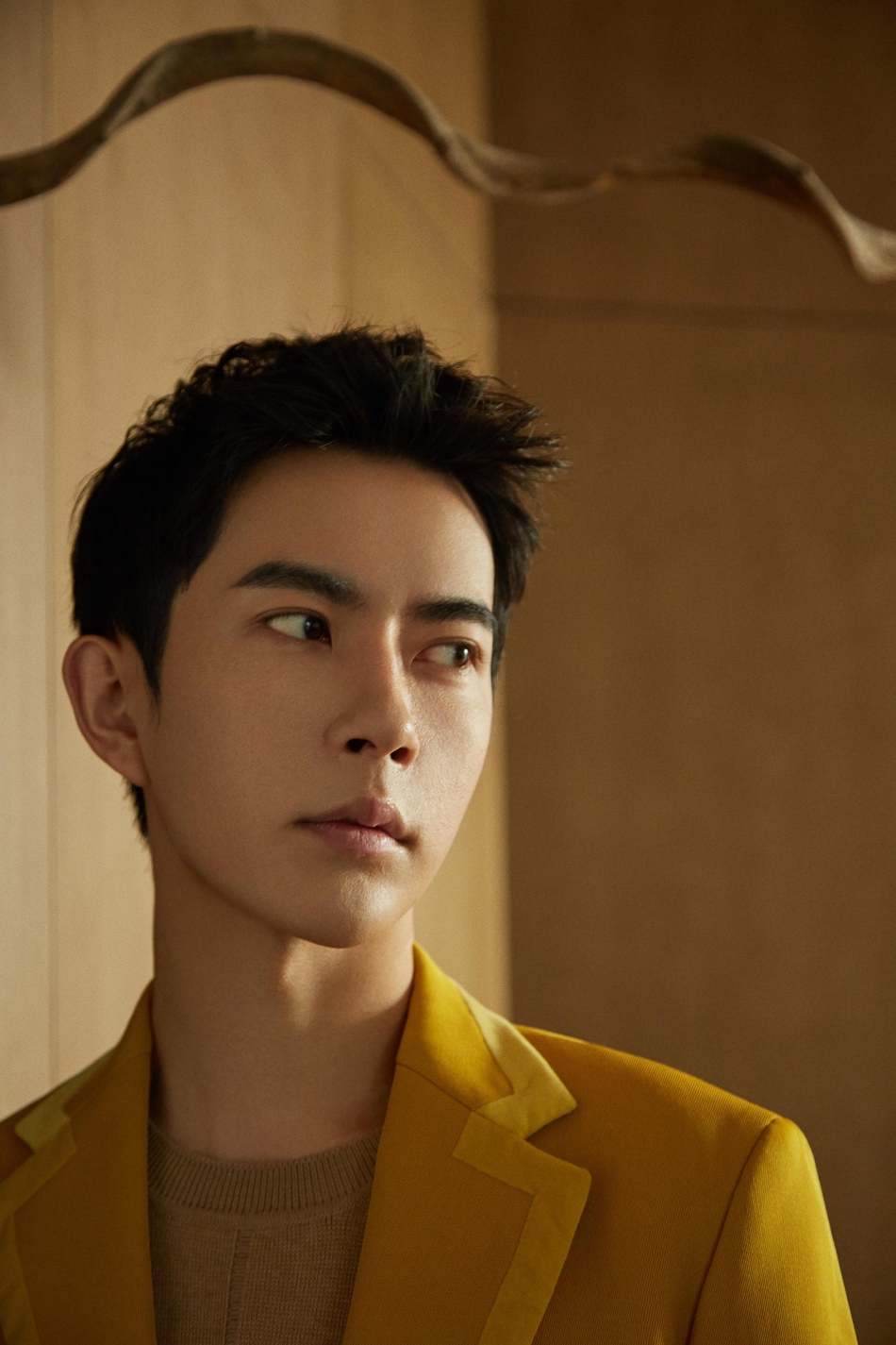 于朦胧金鸡百花奖造型 明黄色西装简约绅士